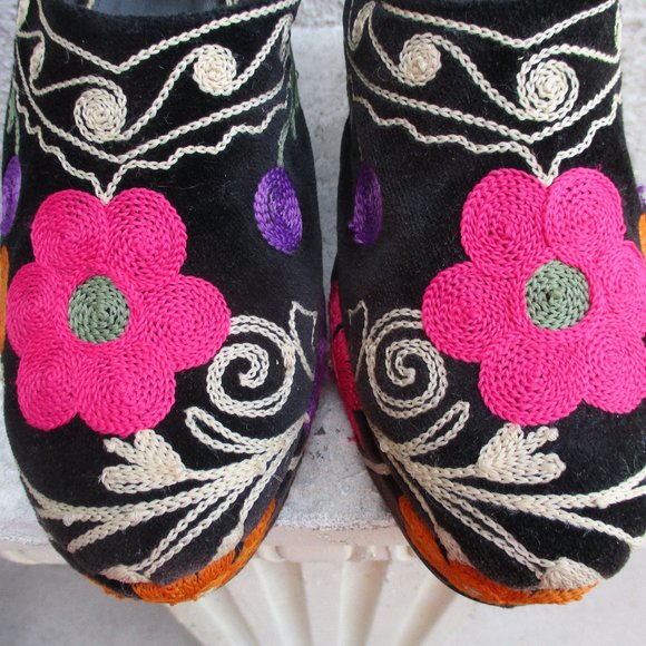 JULIE MILES ~ EMBROIDERED SLIDES / SHOES / WEDGE ~ 8 / 8.5 ~ AMAZING DETAIL!!!!! - Picture 4 of 14